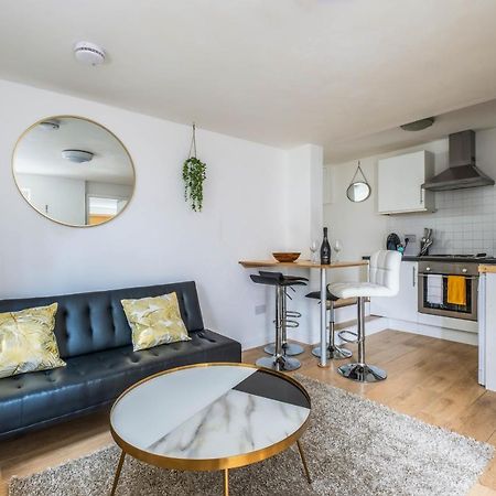 Cosy Flat In Free Parking Area, Next To Bus Stop Brighton Bagian luar foto