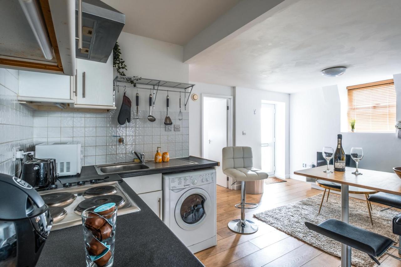 Cosy Flat In Free Parking Area, Next To Bus Stop Brighton Bagian luar foto