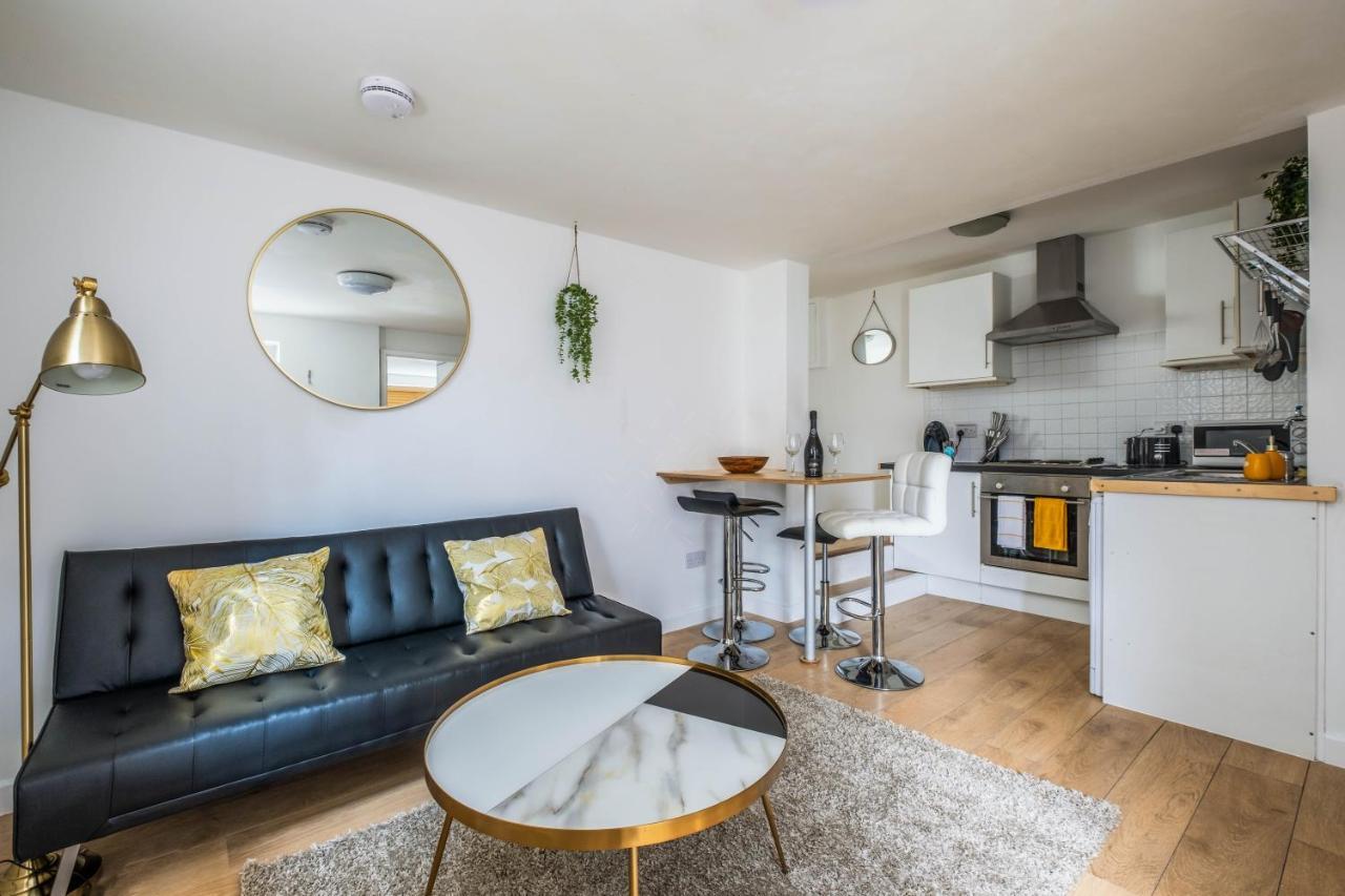 Cosy Flat In Free Parking Area, Next To Bus Stop Brighton Bagian luar foto