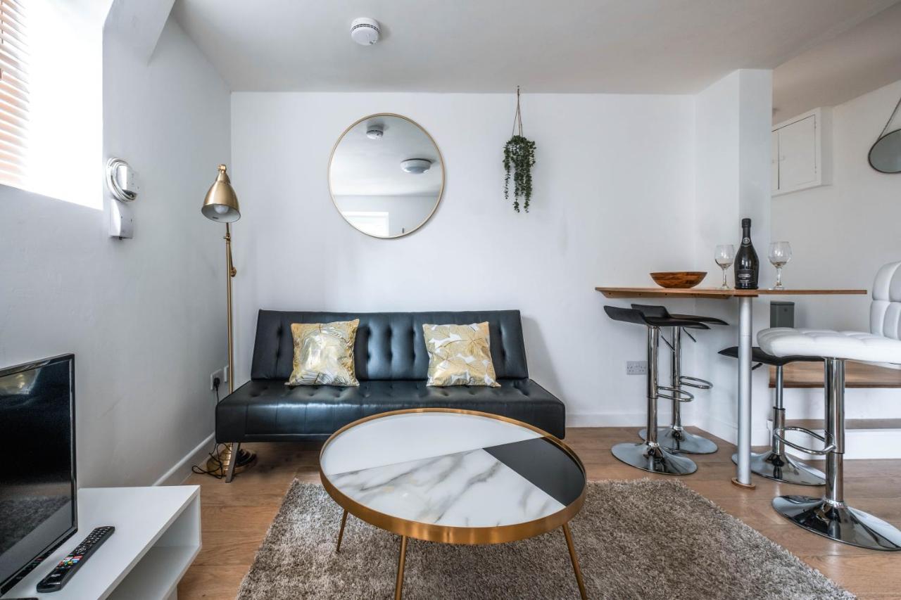 Cosy Flat In Free Parking Area, Next To Bus Stop Brighton Bagian luar foto